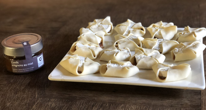 feuilletés-au-chèvre-et-confit-d-oignon-au-miel